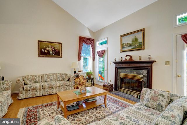 7520 WALNUT HILL LN, Falls Church, VA 22042
