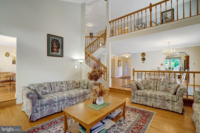 7520 WALNUT HILL LN, Falls Church, VA 22042