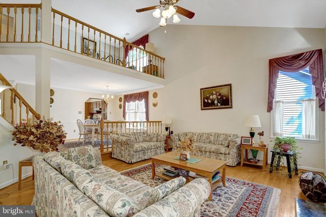 7520 WALNUT HILL LN, Falls Church, VA 22042