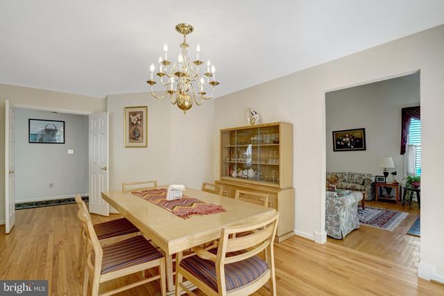 7520 WALNUT HILL LN, Falls Church, VA 22042