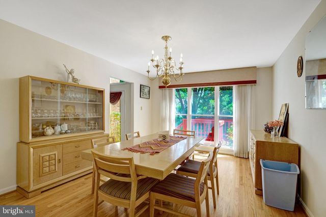 7520 WALNUT HILL LN, Falls Church, VA 22042