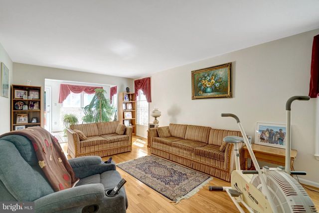 7520 WALNUT HILL LN, Falls Church, VA 22042