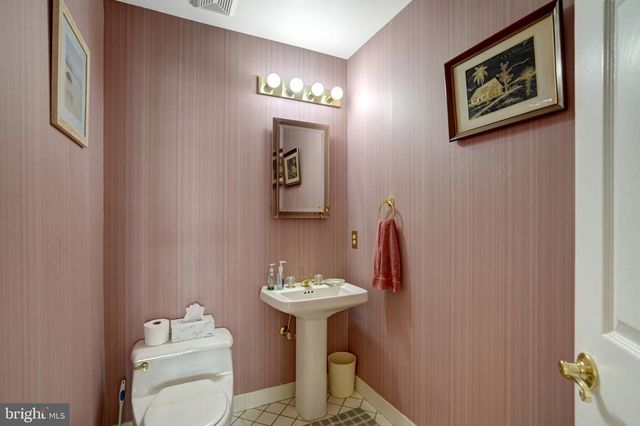 7520 WALNUT HILL LN, Falls Church, VA 22042