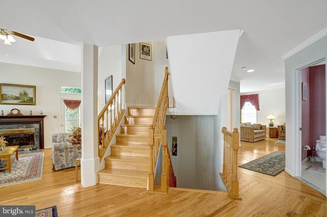 7520 WALNUT HILL LN, Falls Church, VA 22042