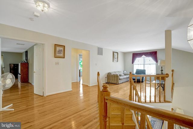 7520 WALNUT HILL LN, Falls Church, VA 22042