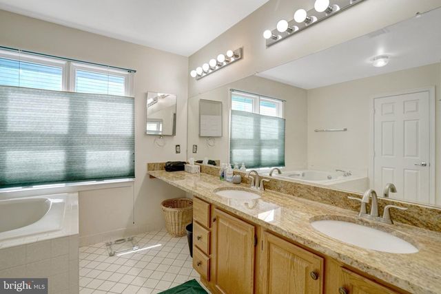 7520 WALNUT HILL LN, Falls Church, VA 22042