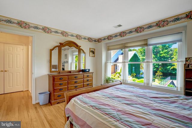 7520 WALNUT HILL LN, Falls Church, VA 22042