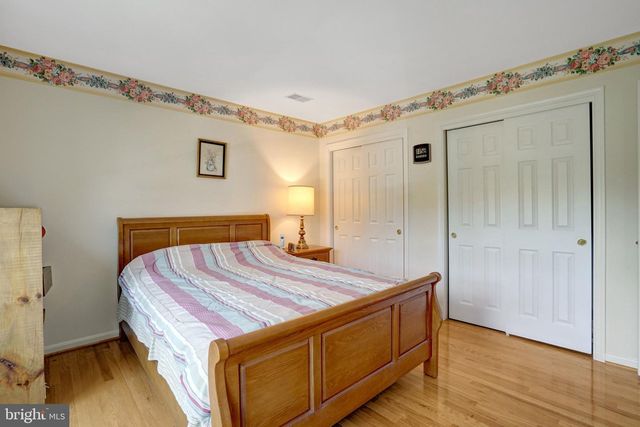 7520 WALNUT HILL LN, Falls Church, VA 22042