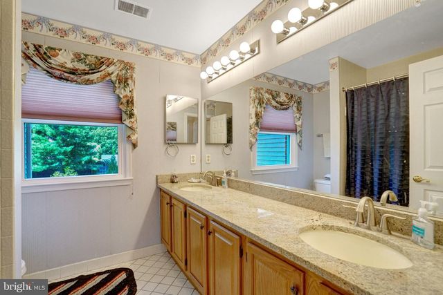7520 WALNUT HILL LN, Falls Church, VA 22042