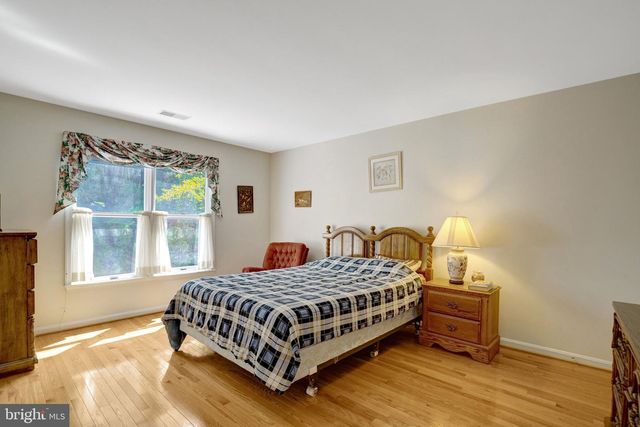 7520 WALNUT HILL LN, Falls Church, VA 22042