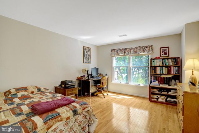 7520 WALNUT HILL LN, Falls Church, VA 22042