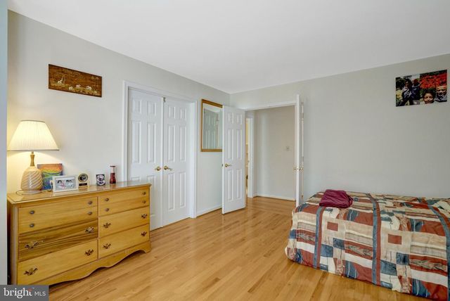 7520 WALNUT HILL LN, Falls Church, VA 22042