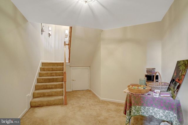7520 WALNUT HILL LN, Falls Church, VA 22042