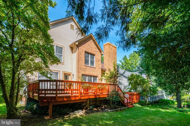 7520 WALNUT HILL LN, Falls Church, VA 22042
