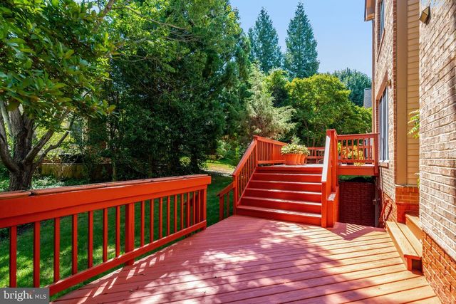 7520 WALNUT HILL LN, Falls Church, VA 22042