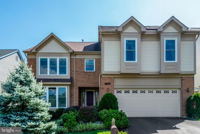 7520 WALNUT HILL LN, Falls Church, VA 22042