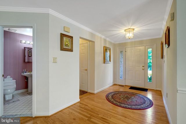 7520 WALNUT HILL LN, Falls Church, VA 22042