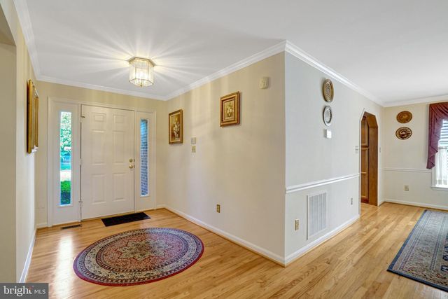 7520 WALNUT HILL LN, Falls Church, VA 22042