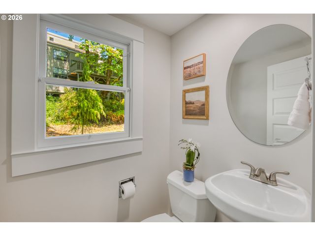 2656 Sw GERALD Ave, Portland, OR 97201