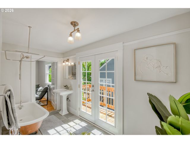 2656 Sw GERALD Ave, Portland, OR 97201
