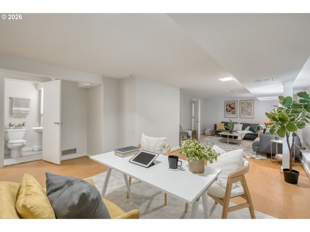 2656 Sw GERALD Ave, Portland, OR 97201