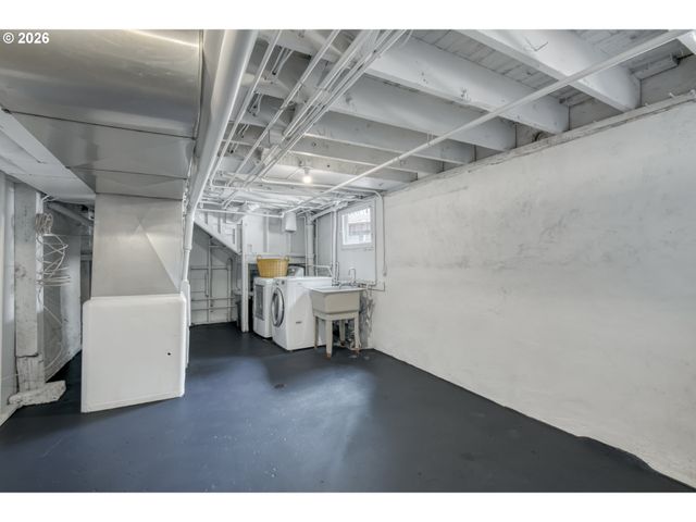 2656 Sw GERALD Ave, Portland, OR 97201