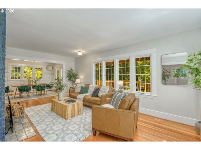 2656 Sw GERALD Ave, Portland, OR 97201