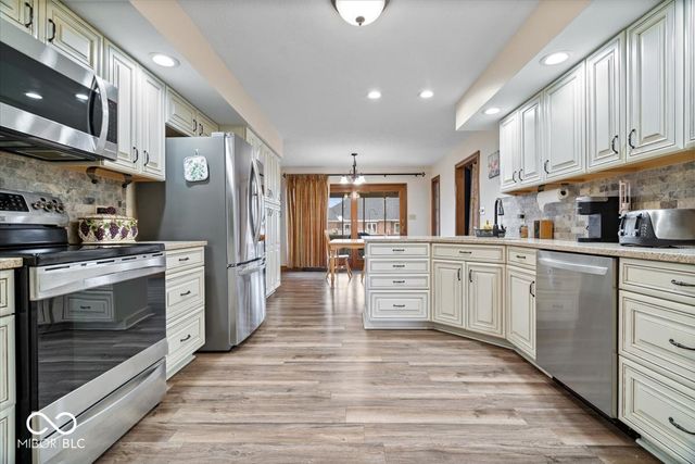 1752 Thistle Court, Avon, IN 46123