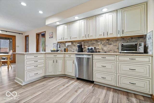 1752 Thistle Court, Avon, IN 46123