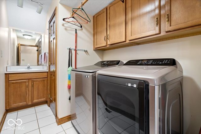 1752 Thistle Court, Avon, IN 46123