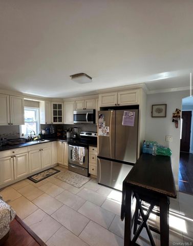 10 Elm Avenue, Bay Shore, NY 11706