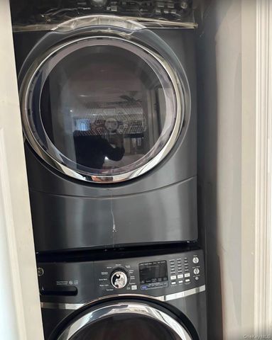 10 Elm Avenue, Bay Shore, NY 11706