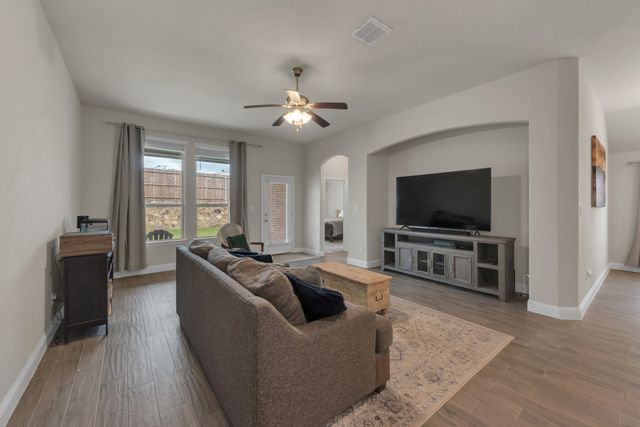 1418 Wagon Wheel Way, Krum, TX 76249