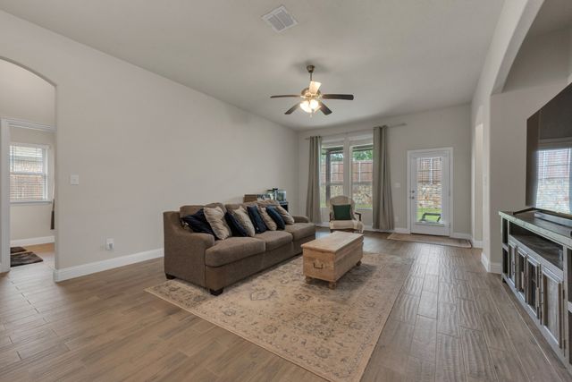 1418 Wagon Wheel Way, Krum, TX 76249