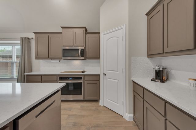 1418 Wagon Wheel Way, Krum, TX 76249