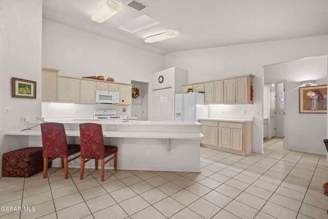 194 CHERRY HILL Lane, Santa Teresa, NM 88008