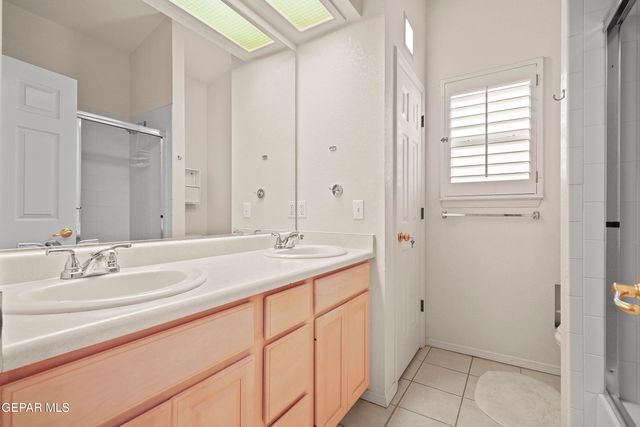 194 CHERRY HILL Lane, Santa Teresa, NM 88008