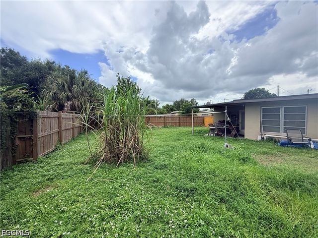 221 Brooks CT, North Fort Myers, FL 33917