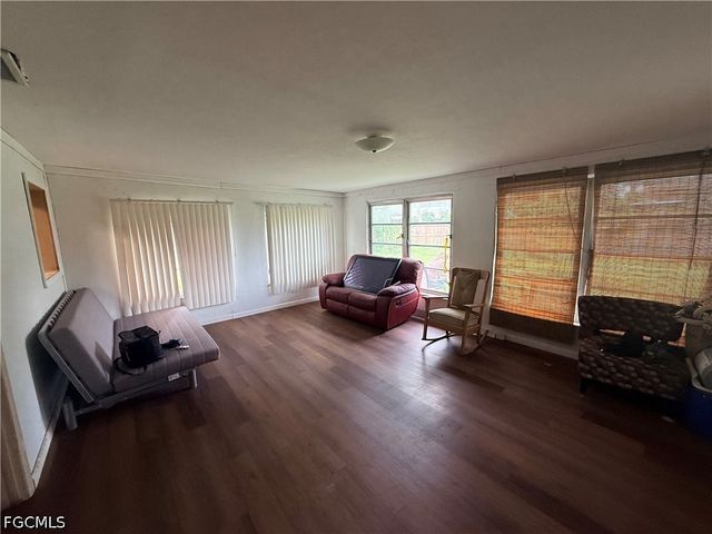 221 Brooks CT, North Fort Myers, FL 33917