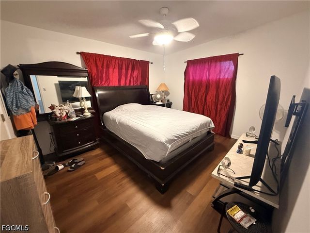 221 Brooks CT, North Fort Myers, FL 33917