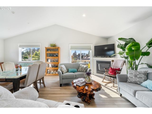 267 Se TIDE Ave, Lincoln City, OR 97367