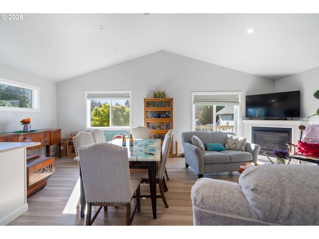 267 Se TIDE Ave, Lincoln City, OR 97367