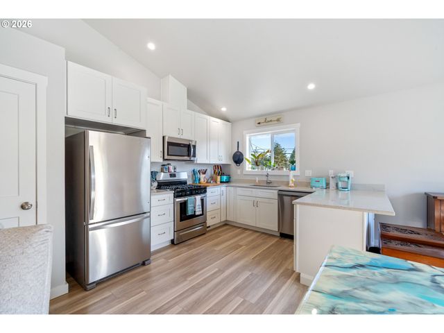 267 Se TIDE Ave, Lincoln City, OR 97367