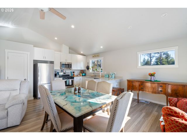 267 Se TIDE Ave, Lincoln City, OR 97367
