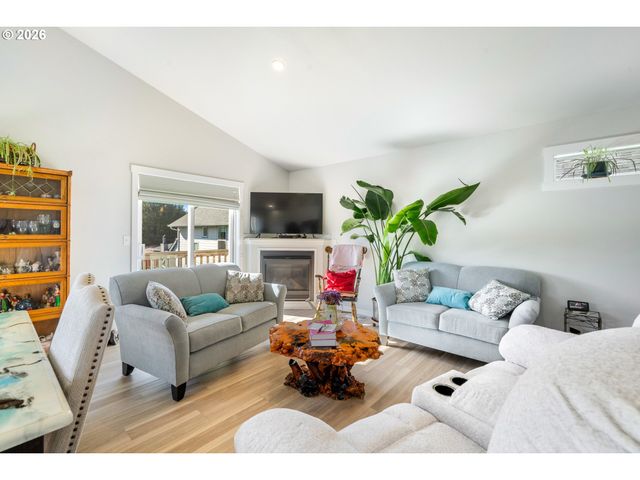 267 Se TIDE Ave, Lincoln City, OR 97367