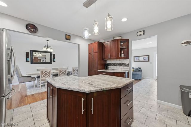 305 Parkland Oval, Brunswick, OH 44212