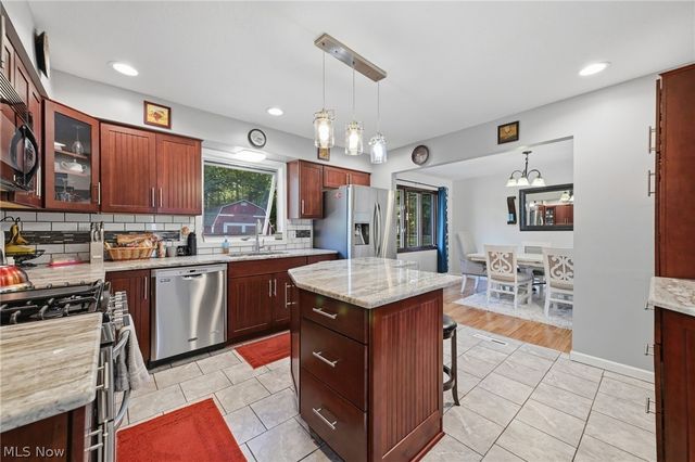 305 Parkland Oval, Brunswick, OH 44212