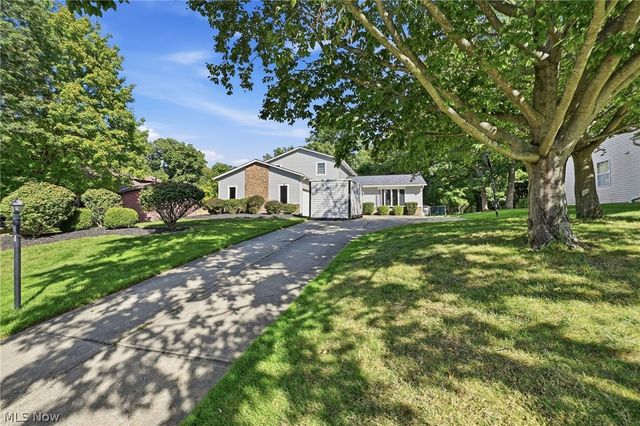 305 Parkland Oval, Brunswick, OH 44212
