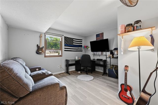 305 Parkland Oval, Brunswick, OH 44212