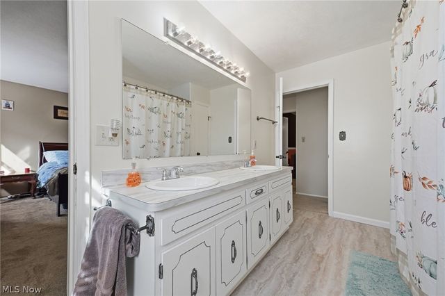 305 Parkland Oval, Brunswick, OH 44212